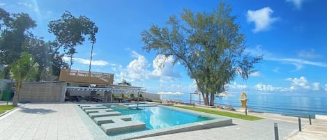 Piscine extérieure