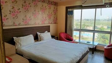 Desk, free WiFi, bed sheets