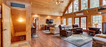 Hot Tub & Dock: Waterfront Cabin in Old Forge!