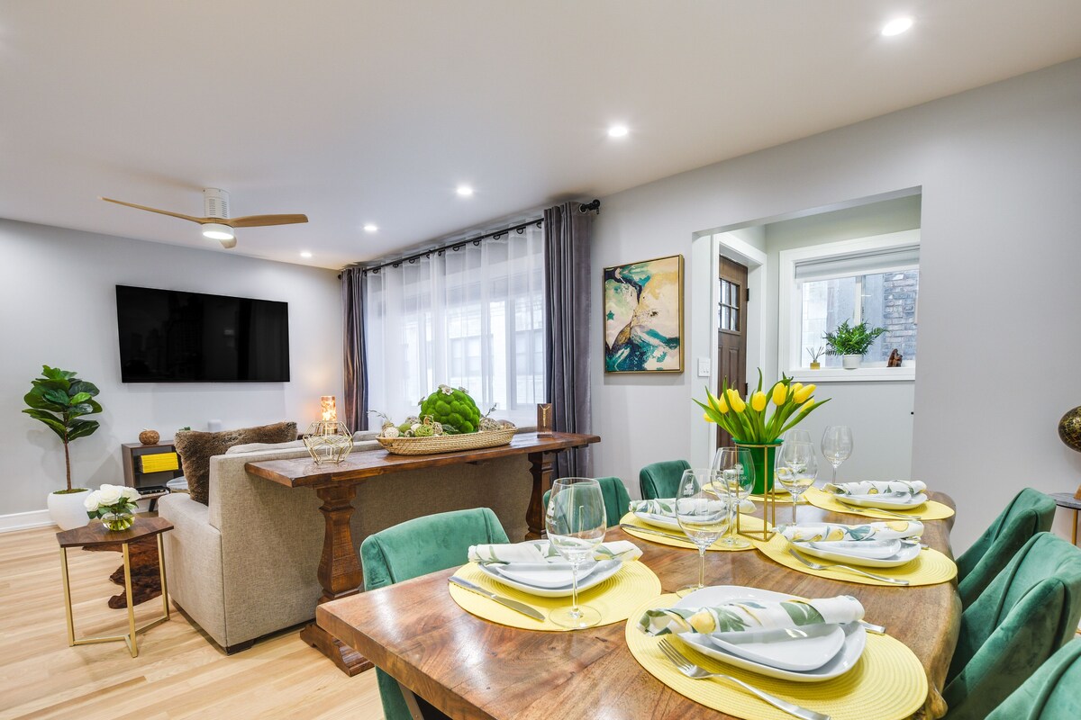 Stylish Chicago Retreat: Walk to Loyola University