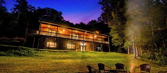 Secluded Cabin|5600 sq ft|Hottub|Theatre|2 Mi DT