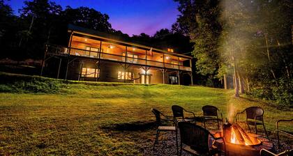 Secluded Cabin|5600 sq ft|Hottub|Theatre|2 Mi DT