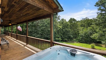 Tina de hidromasaje al aire libre