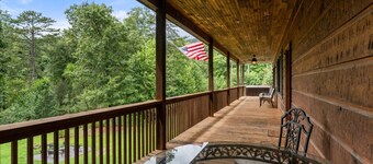 Secluded Cabin|5600 sq ft|Hottub|Theatre|2 Mi DT