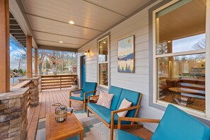 Terrace/patio - Golf Course~Hottub~Putt Putt~Pool~Lake~DT BlK MTN (Black Mountain)