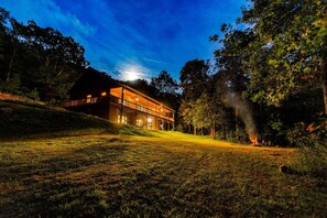 Exterior - Comfy Cabin w/ Hot Tub, 5 min to Dwntwn BlkMnt (Black Mountain)