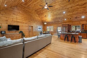 TV, video games, ping pong - Comfy Cabin w/ Hot Tub, 5 min to Dwntwn BlkMnt (Black Mountain)