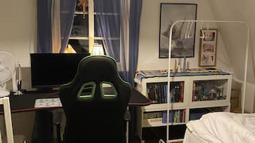 3 bedrooms, iron/ironing board, WiFi, bed sheets