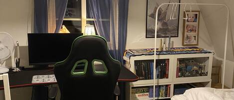 3 quartos, ferros/tábuas de passar roupa, Wi-Fi, roupa de cama