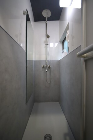 Villa | Bathroom | Shower, hair dryer, towels