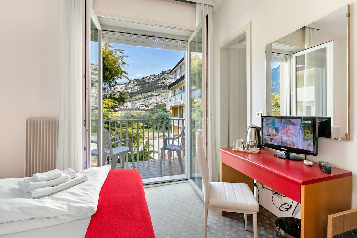 Family Room, 1 Bedroom (Bike & Wind Hotel Villa Maria 14) | 1 bedroom, in-room safe, desk, free WiFi