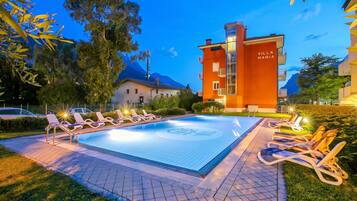 Seasonal outdoor pool