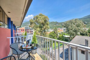 Outdoor dining - Bike And Wind Hotel Villa Maria (Nago-Torbole)