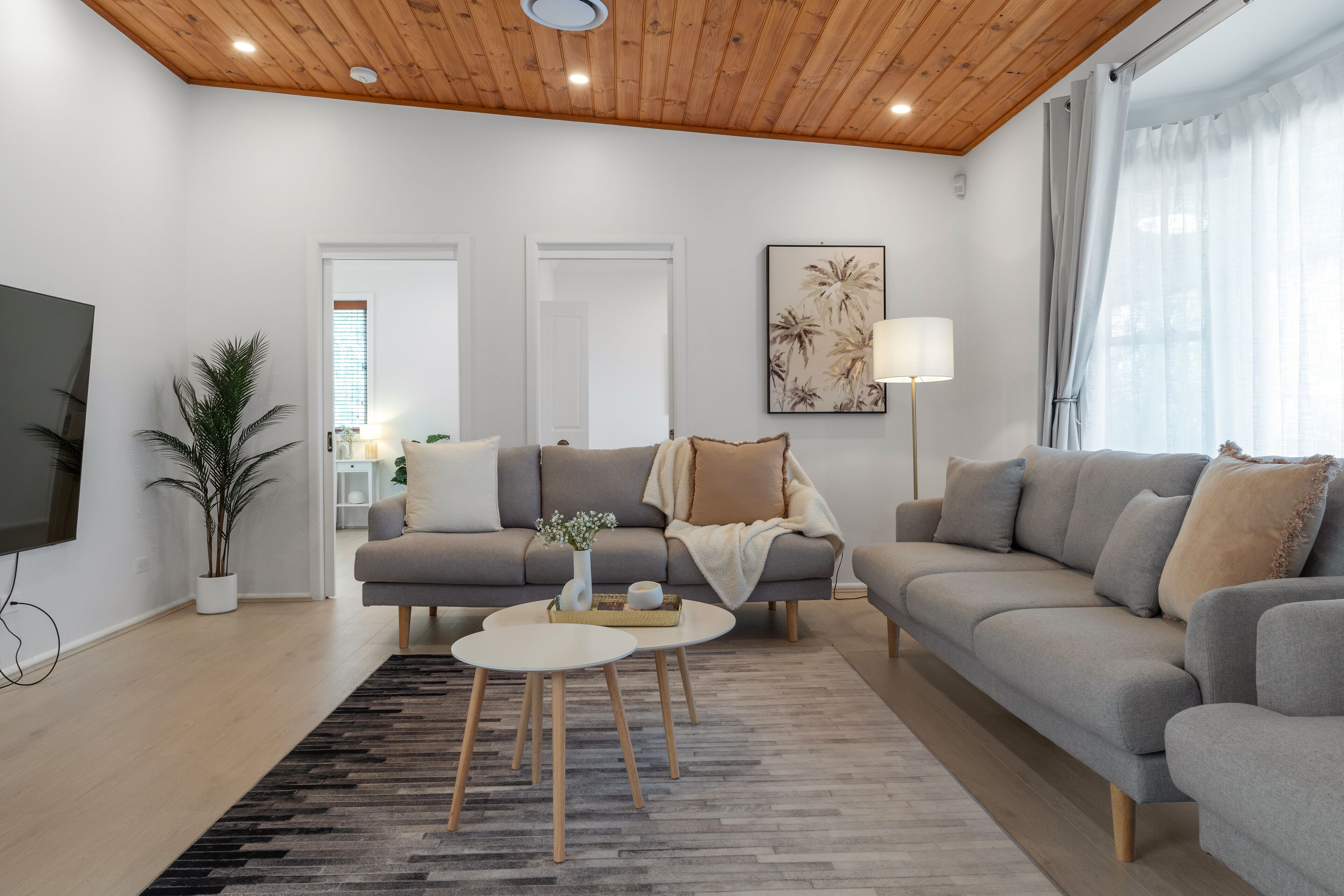 TV connectée, cheminée, jeux vidéo, table de tennis de table