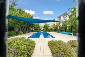 Pool - Tranquil 1-Bed Apartment with Courtyard, Pool, BBQ (Phillip)
