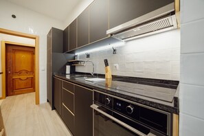 Kylskåp, mikrovågsugn, ugn och diskmaskin