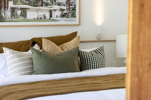 2 bedrooms, iron/ironing board, WiFi, bed sheets - Laidback luxury by the beach - The Lombard (Auckland)