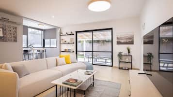 Villa, 5 Bedrooms, Patio, Garden View | Interior