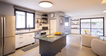 Poleg Serenity Villa by Sea N' Rent