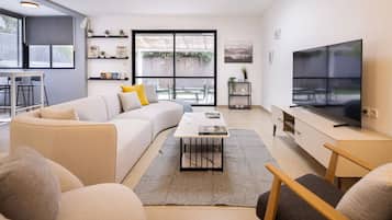 Villa, 5 Bedrooms, Patio, Garden View | Front of property