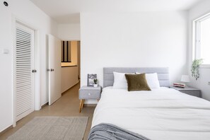 Villa, 5 soverom, terrasse, hageutsikt | 5 soverom, strykejern/-brett, barnesenger og wi-fi (inkludert)