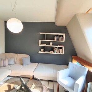 Apartment, 1 Bedroom, Smoking, Terrace | Living area