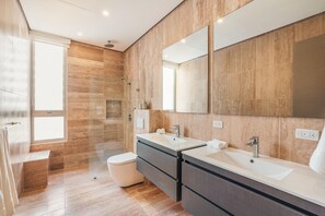 Shower, towels
