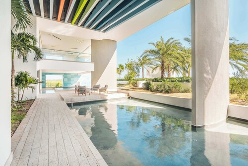 Oceanview Apartment w/ Balcony & Pool Access