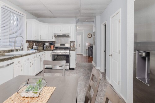 Beautiful Bungalow on Baldwin - 3 bed, 2 bath