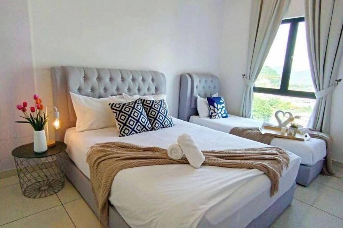 2 habitaciones, cortinas blackout y tabla de planchar con plancha