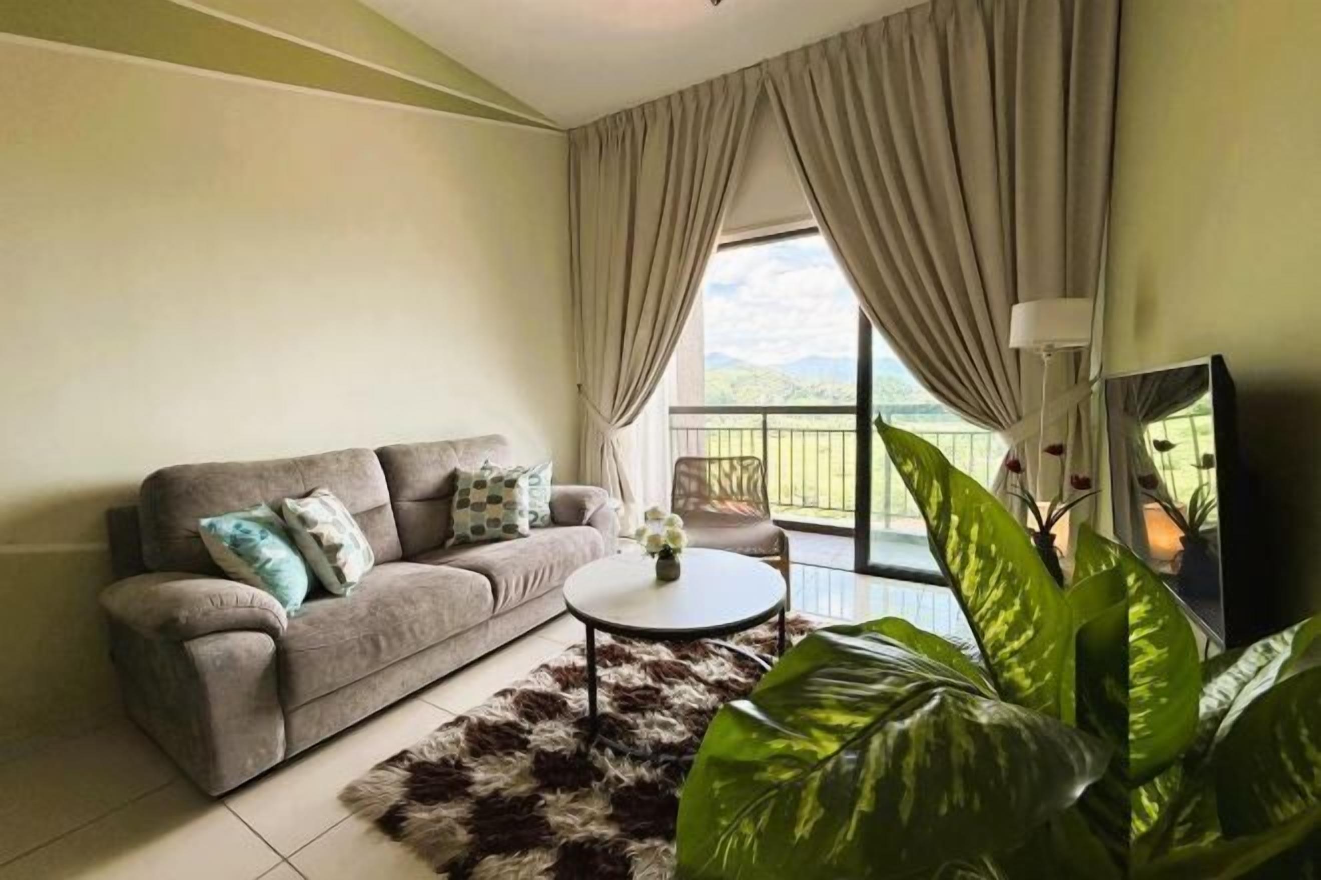 บริเวณนั่งเล่น | สมาร์ททีวี 800 ซม. พร้อมช่องดิจิตอล