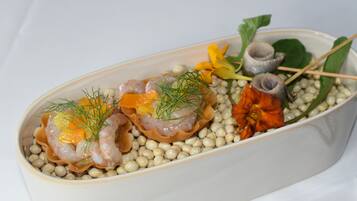 Plat de marisc i verdura.