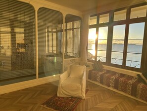 Down comforters, individually decorated, individually furnished - Hotel CASA VICO (Ako)