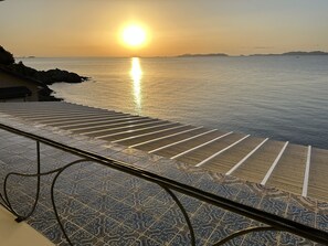 Bañera y ducha independientes, bañera profunda