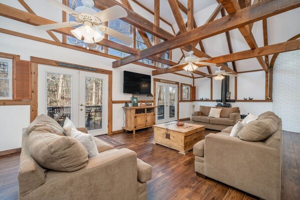 Televisión, chimenea