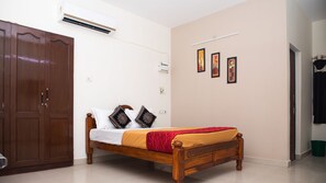 6 bedrooms, WiFi, bed sheets - family and couple friendly and pet friendly (chennai)
