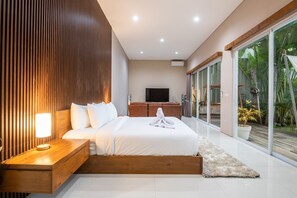 Family Villa | Terrace/patio - Luxury PrivatePoolVilla Lumiere Dewi Sri (Legian)