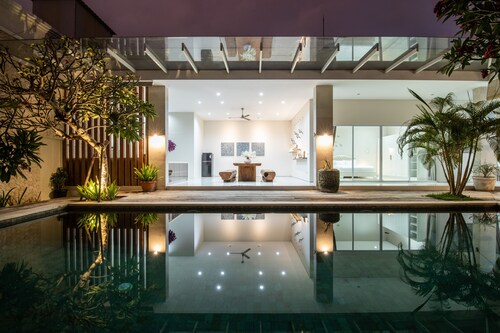 Luxury PrivatePoolVilla Lumiere Dewi Sri