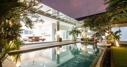 Luxury PrivatePoolVilla Lumiere Dewi Sri