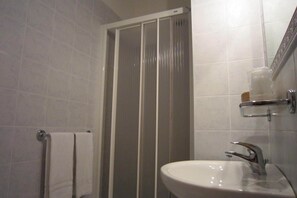 Shower - Farmhouse in Verbania with Lake Views (Verbania)
