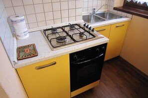 Private kitchen - Farmhouse in Verbania with Lake Views (Verbania)