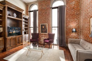 55-inch Smart TV with digital channels - Chuck's place (New Orleans)