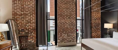 Executive Suite, 1 Bedroom, Non Smoking, City View | Individually decorated, individually furnished, iron/ironing board