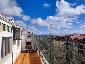 Property grounds - Oeiras, 2 bedroom apartment w/ balcony and barbecue next to Parque dos Poetas (Oeiras)