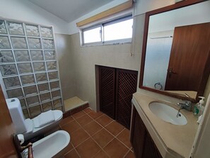 Doccia, asciugacapelli, asciugamani