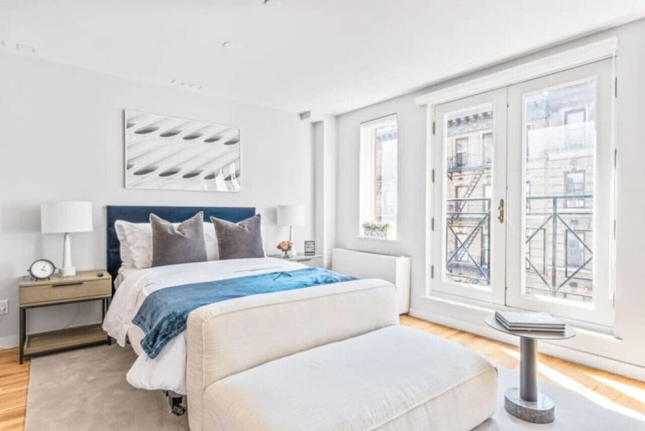 Studio w Charming Juliet Balcony in Upper East