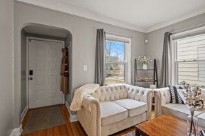 Smart TV, computer monitors