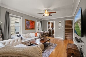 Smart TV, computer monitors