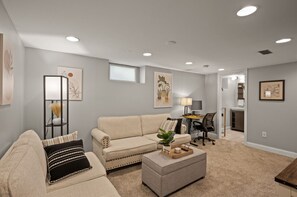 Smart TV, computer monitors