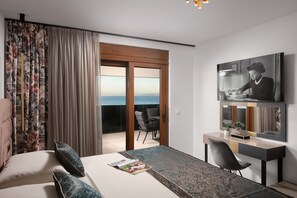 4 bedrooms, iron/ironing board, WiFi, bed sheets - Exquisite 5-Star Luxury: Stunning 4-Bedroom Apartment with Panoramic Seaviews (Vir)